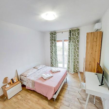 Metro Guest House نابولي المظهر الخارجي الصورة