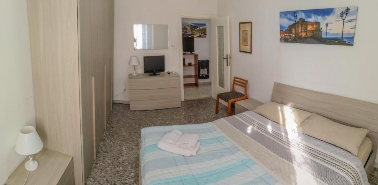 Metro Guest House نابولي المظهر الخارجي الصورة