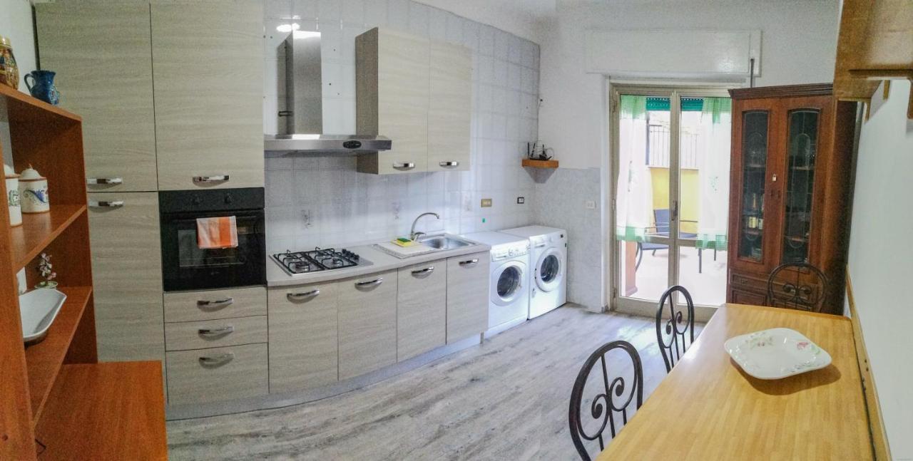 Metro Guest House نابولي المظهر الخارجي الصورة