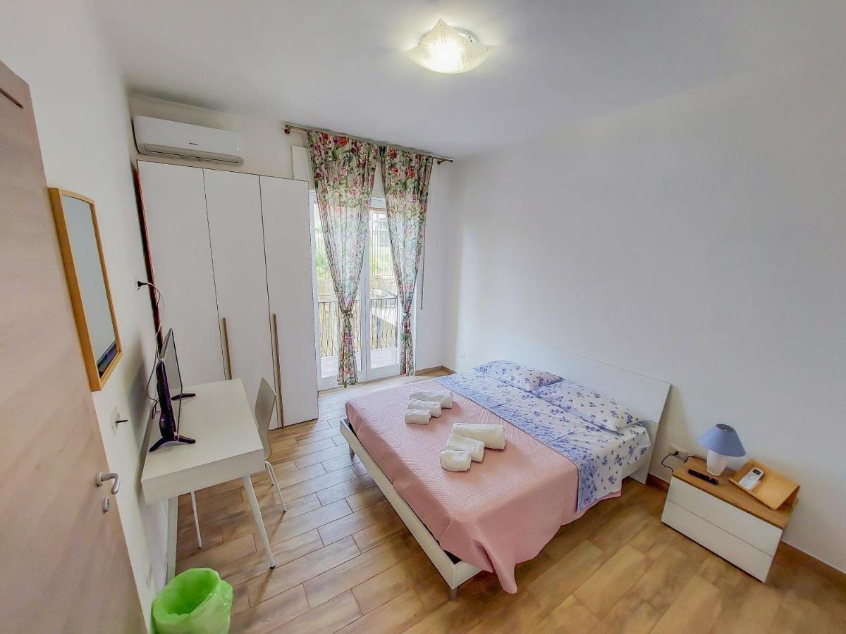 Metro Guest House نابولي المظهر الخارجي الصورة