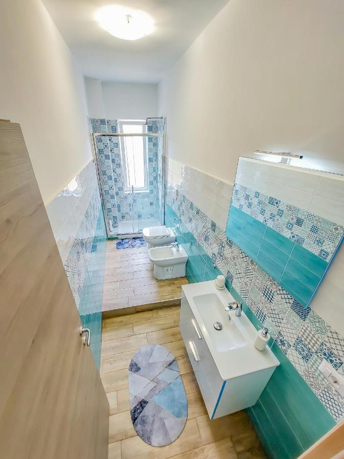 Metro Guest House نابولي المظهر الخارجي الصورة