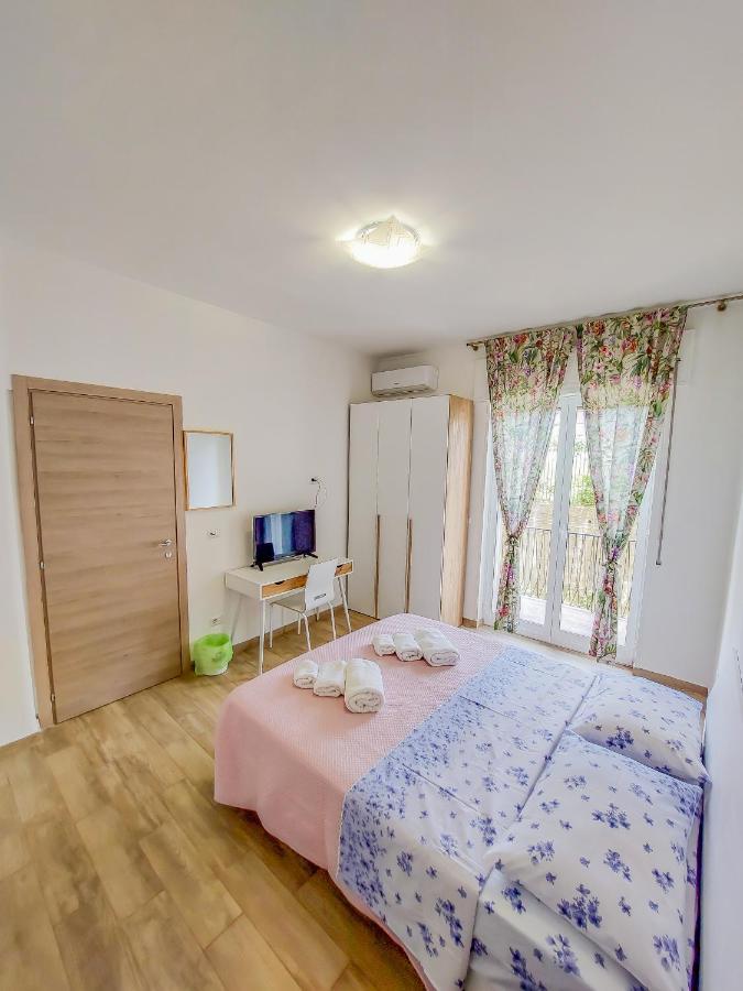 Metro Guest House نابولي المظهر الخارجي الصورة