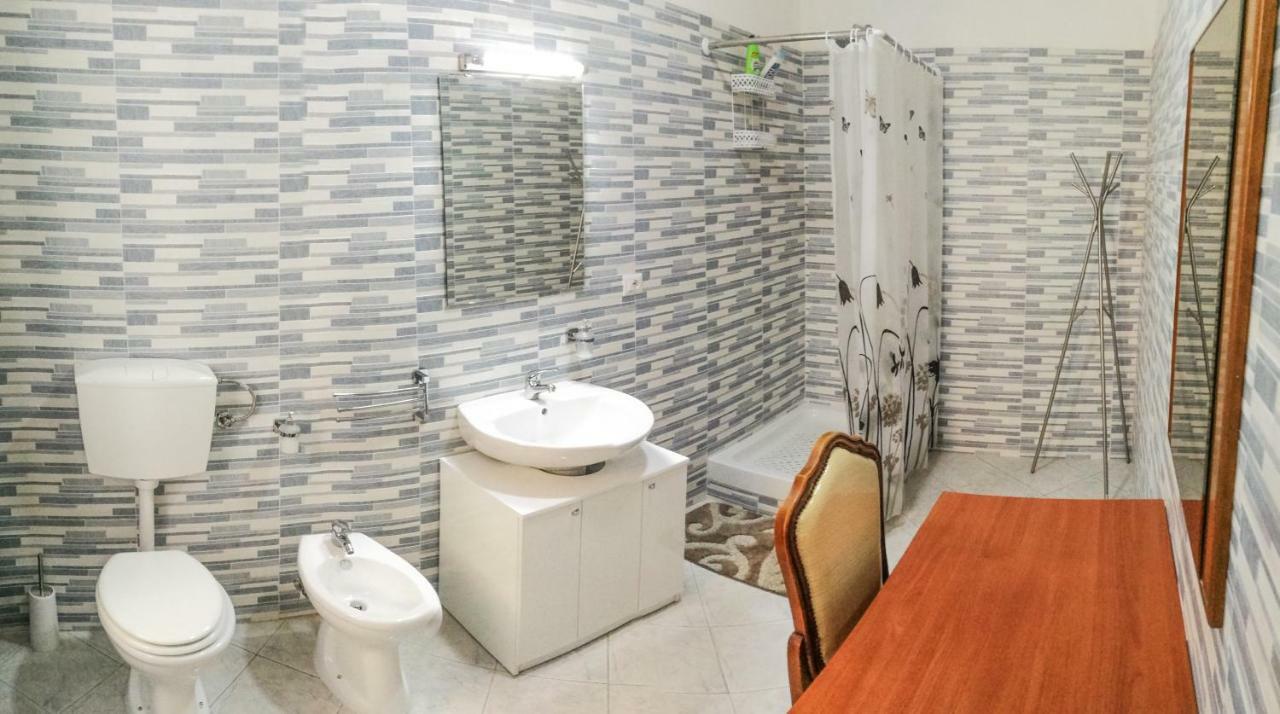 Metro Guest House نابولي المظهر الخارجي الصورة